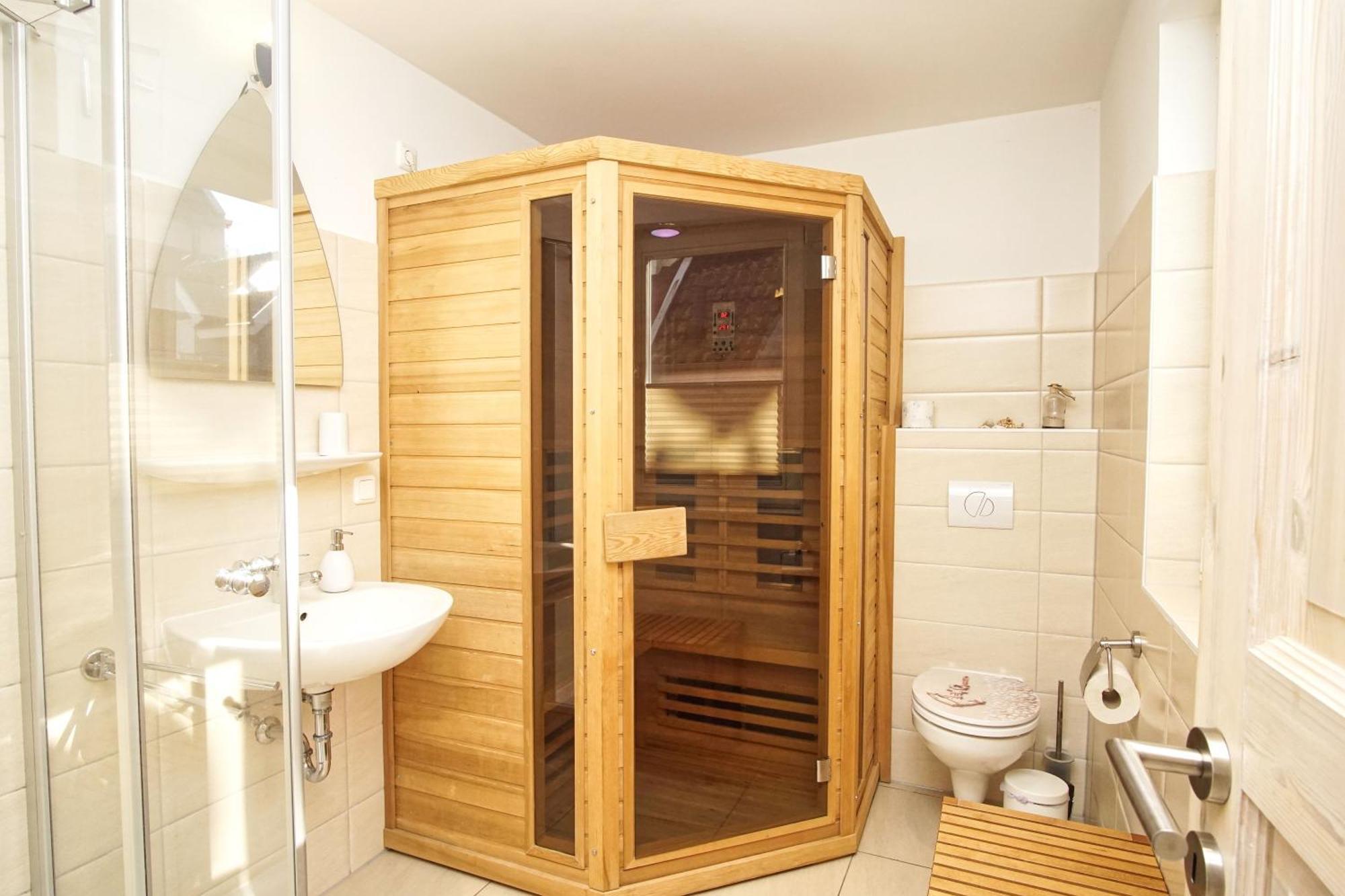 Ferienhaus Wellenlaeufer Haus - Sauna, Terrasse, Garten Glowe Eksteriør billede